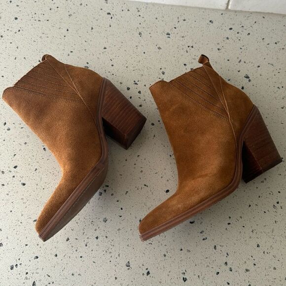 MARC FISHER GADRI Tan Suede Leather Ankle Booties Pointed Toe Pull On Size 7.5M - Picture 4 of 16